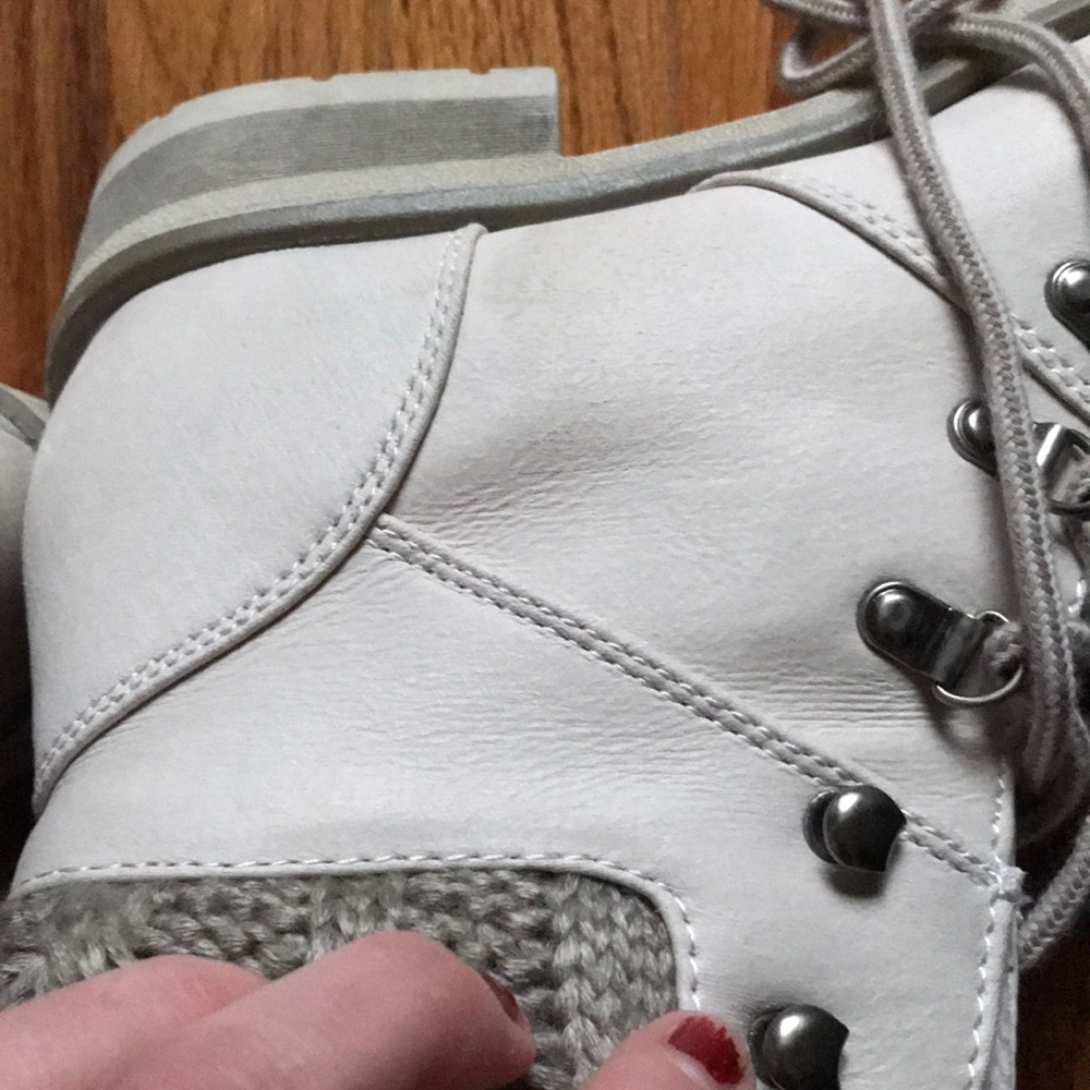 Cute gently used lace up boots with faux fur - Picture 4 of 8